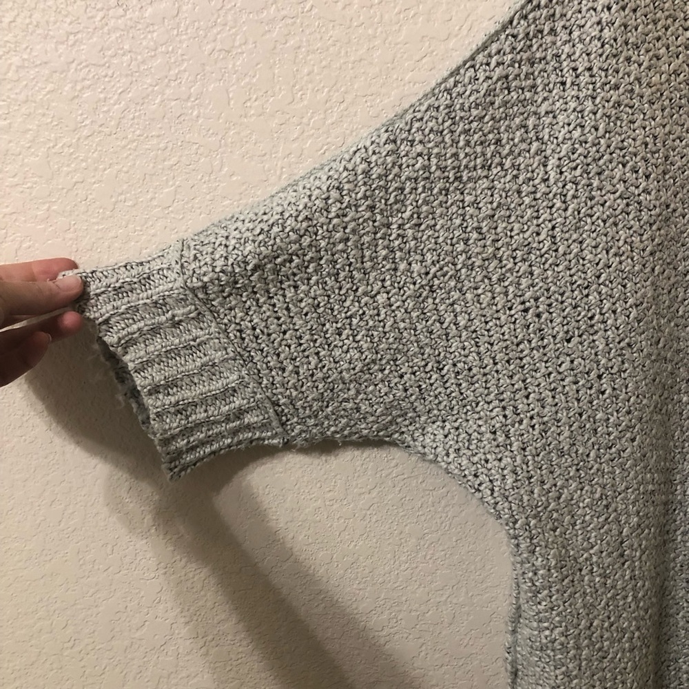 Free People Oversized Gray V-Neck Chunky Knit Sweater - Size M - Picture 4 of 10